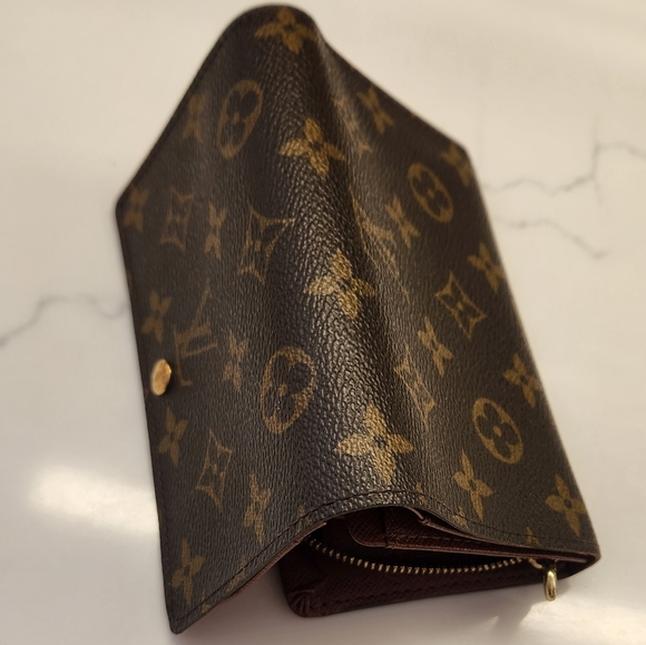 Louis Vuitton Monogram Wallet With COA - Picture 14 of 15